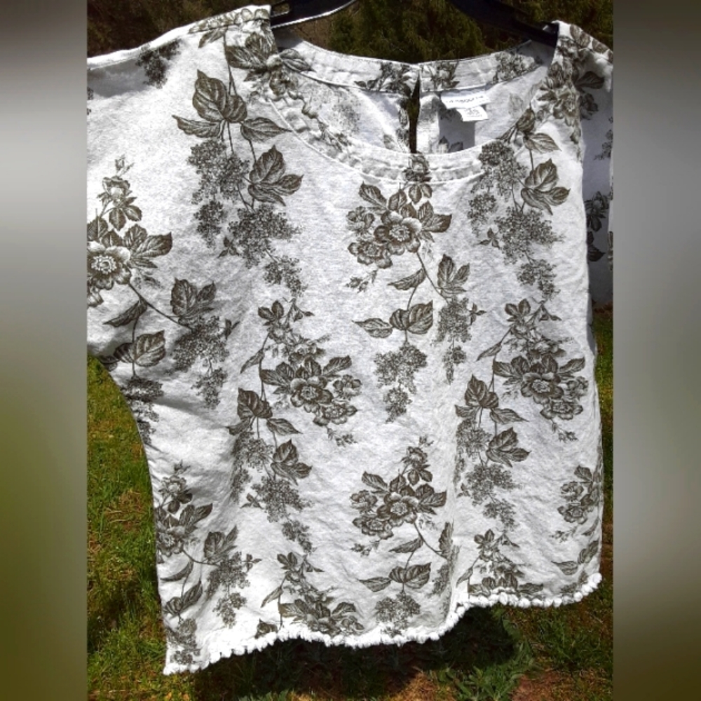 Liz Claiborne linen pom-pom top! XL